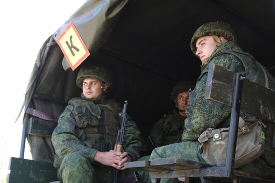 Situation around Stanitsa Luganskaya checkpoint in Donbass