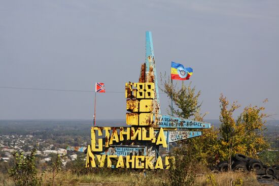 Situation around Stanitsa Luganskaya checkpoint in Donbass