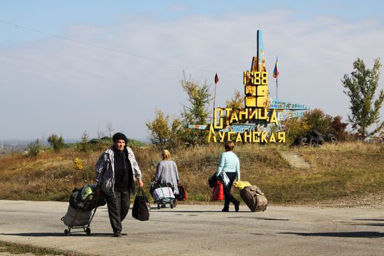 Situation around Stanitsa Luganskaya checkpoint in Donbass