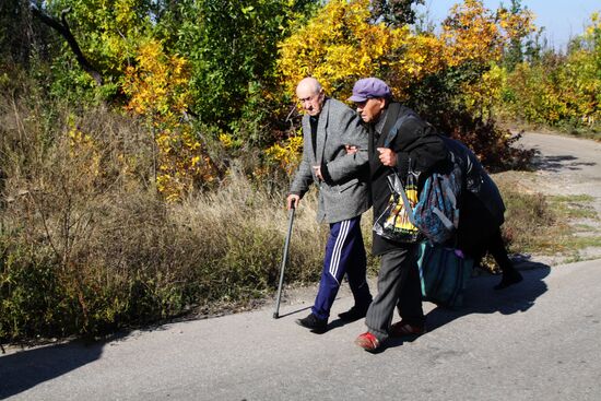 Situation around Stanitsa Luganskaya checkpoint in Donbass