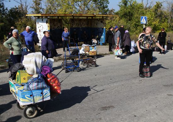 Situation around Stanitsa Luganskaya checkpoint in Donbass
