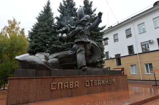 Unveiling monument to fire fighters in Chelyabinsk