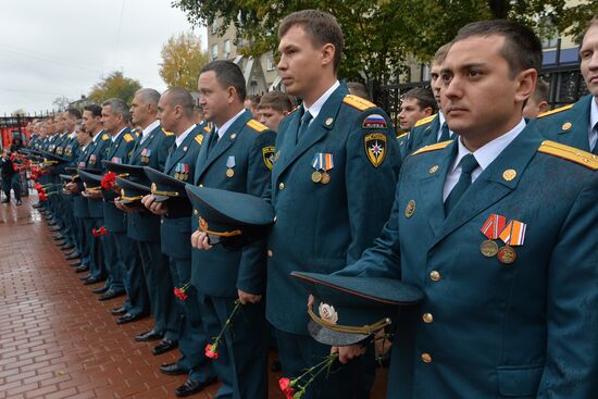 Unveiling monument to fire fighters in Chelyabinsk