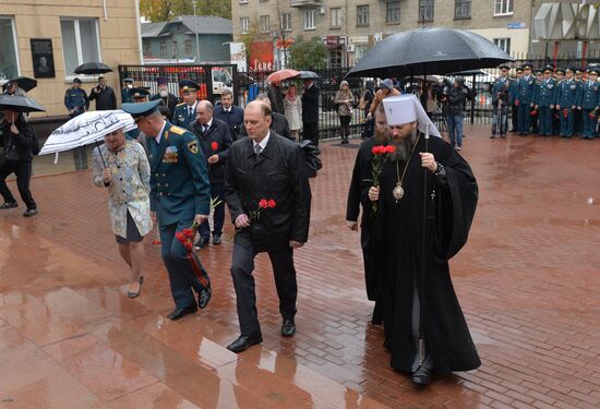 Unveiling monument to fire fighters in Chelyabinsk
