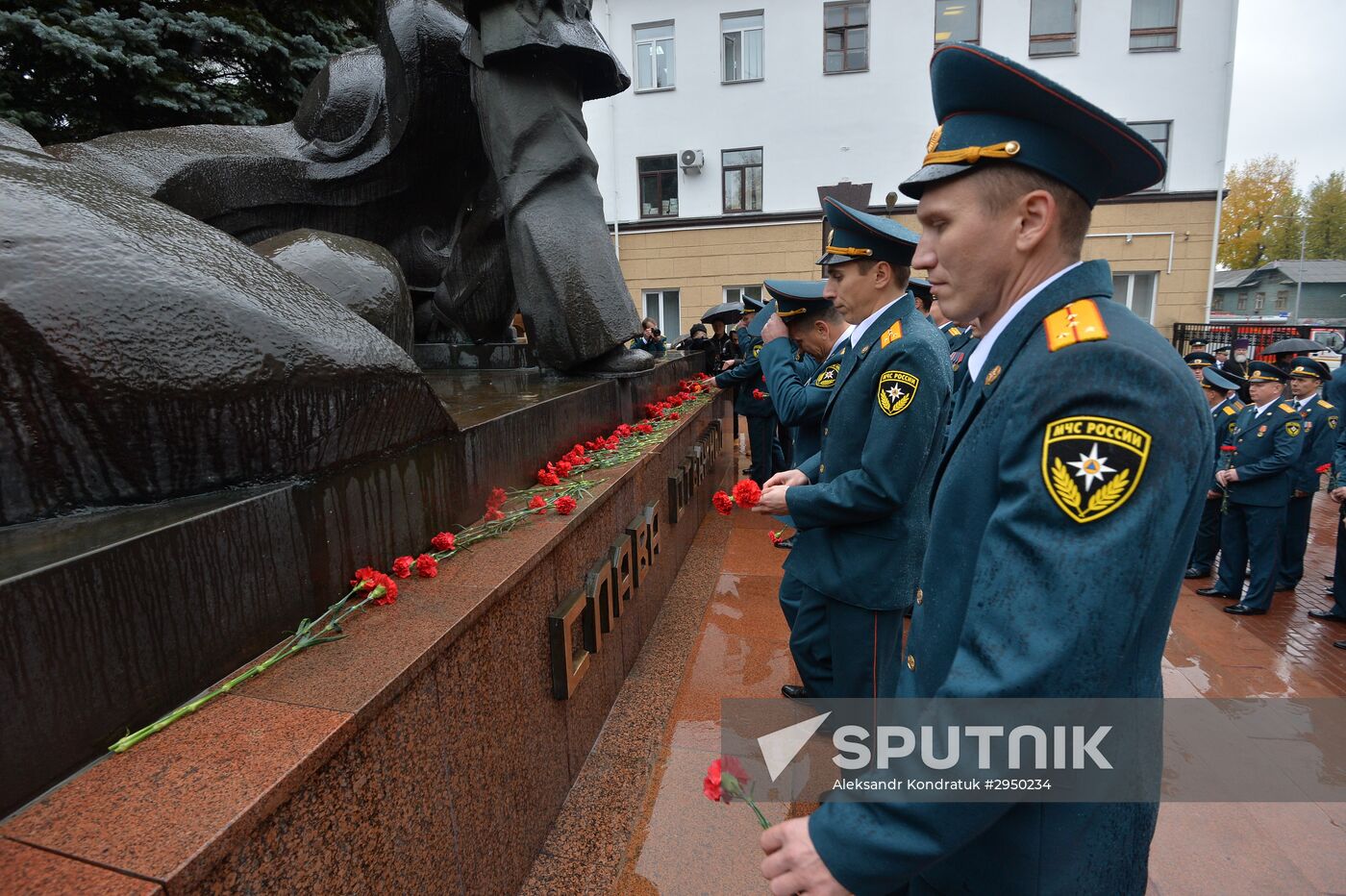 Unveiling monument to fire fighters in Chelyabinsk