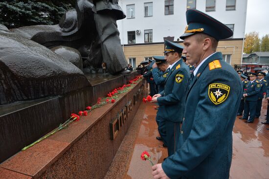 Unveiling monument to fire fighters in Chelyabinsk