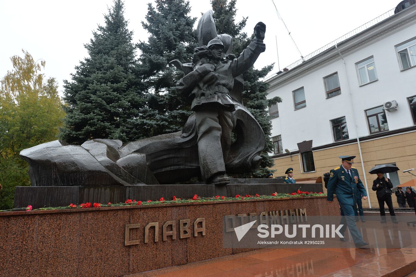 Unveiling monument to fire fighters in Chelyabinsk