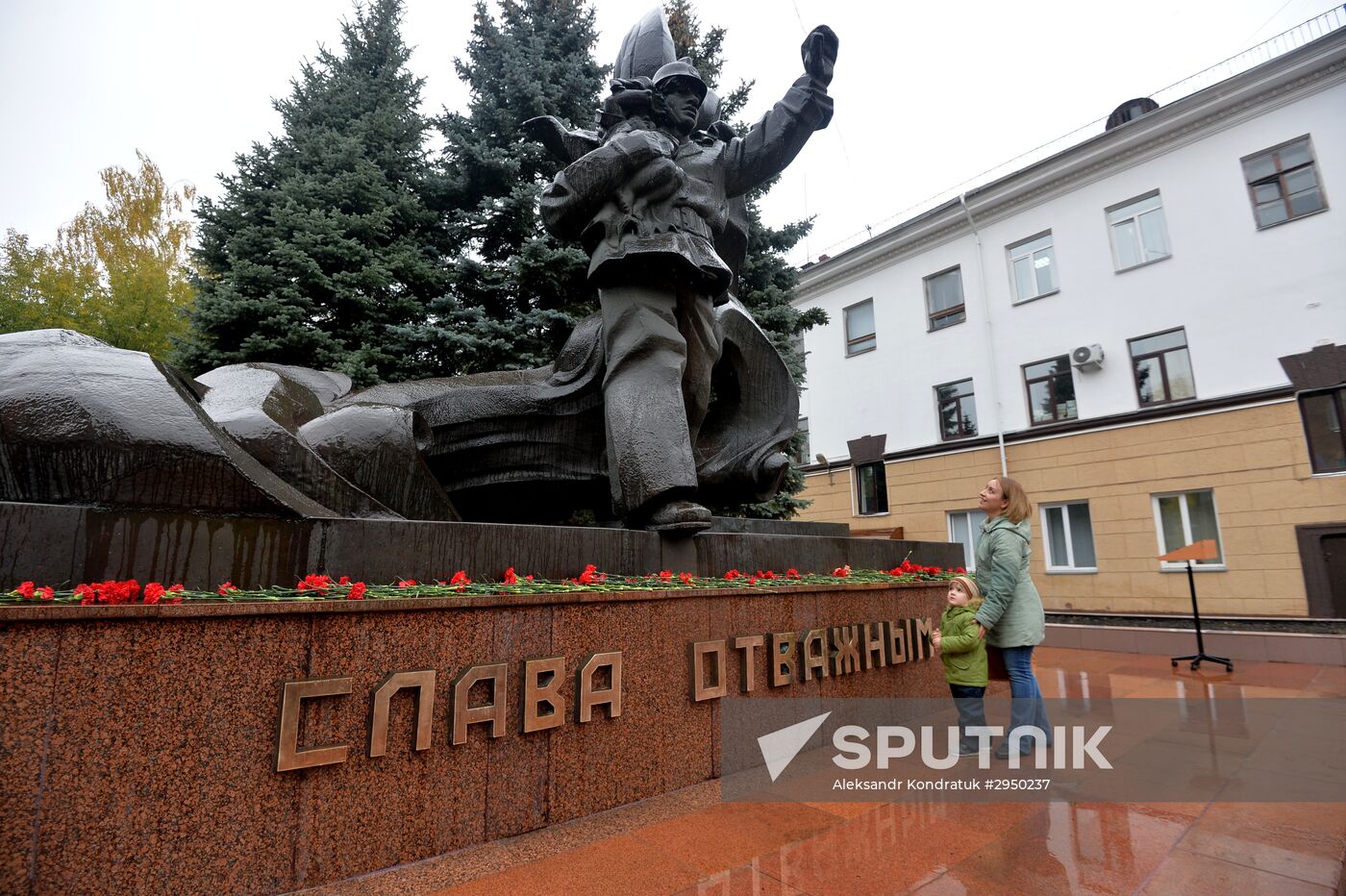 Unveiling monument to fire fighters in Chelyabinsk