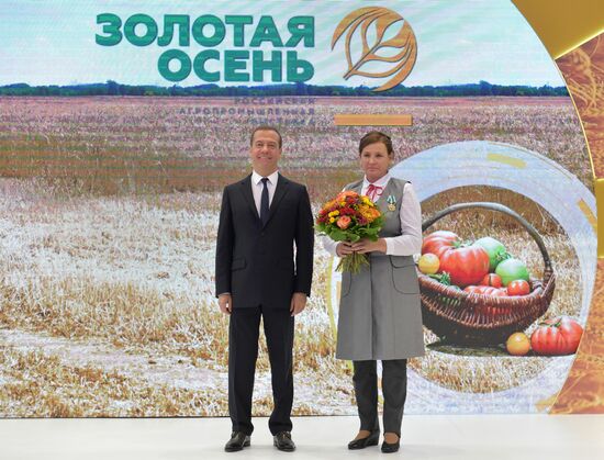 Prime Minister Dmitry Medvedev presents state awards at Golden Autumn exhibition