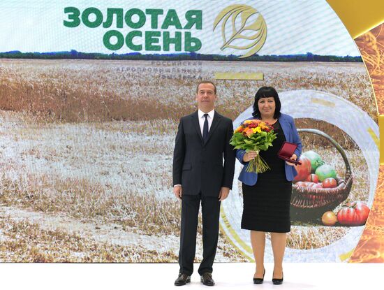 Prime Minister Dmitry Medvedev presents state awards at Golden Autumn exhibition