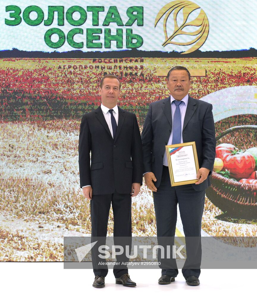 Prime Minister Dmitry Medvedev presents state awards at Golden Autumn exhibition