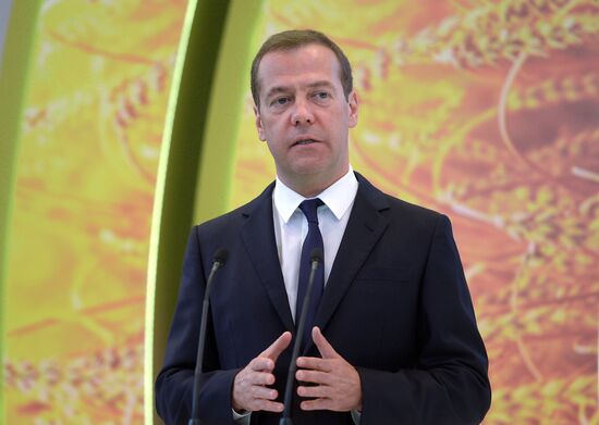 Prime Minister Dmitry Medvedev presents state awards at Golden Autumn exhibition