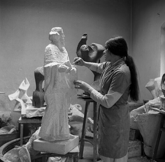 Sculptor Arta Dumpe