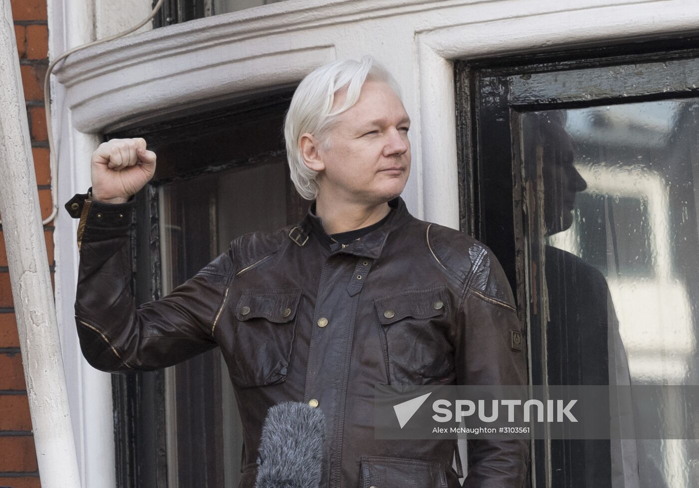 Sweden S Prosecutors Drop Investigation Into Assange Case Sputnik