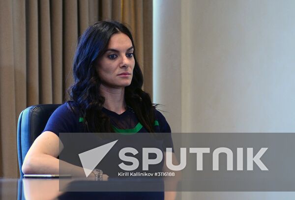 Yelena Isinbayeva resigns from RUSADA