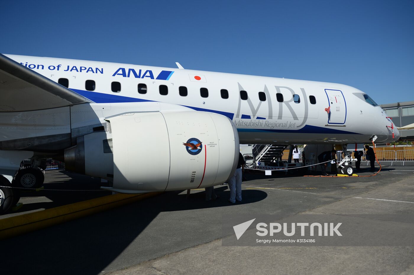 MRJ90 Paris Airshow 2017 1:100