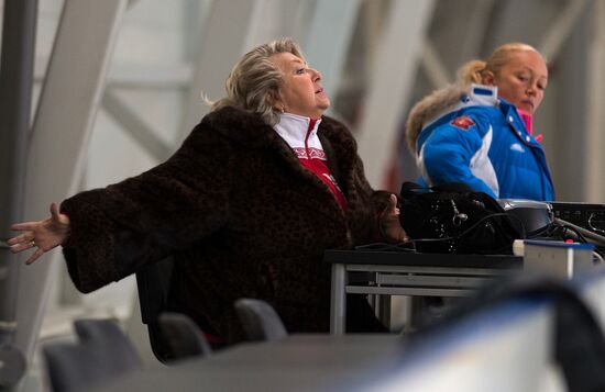 Yalangoch keksa ayollar onlayn