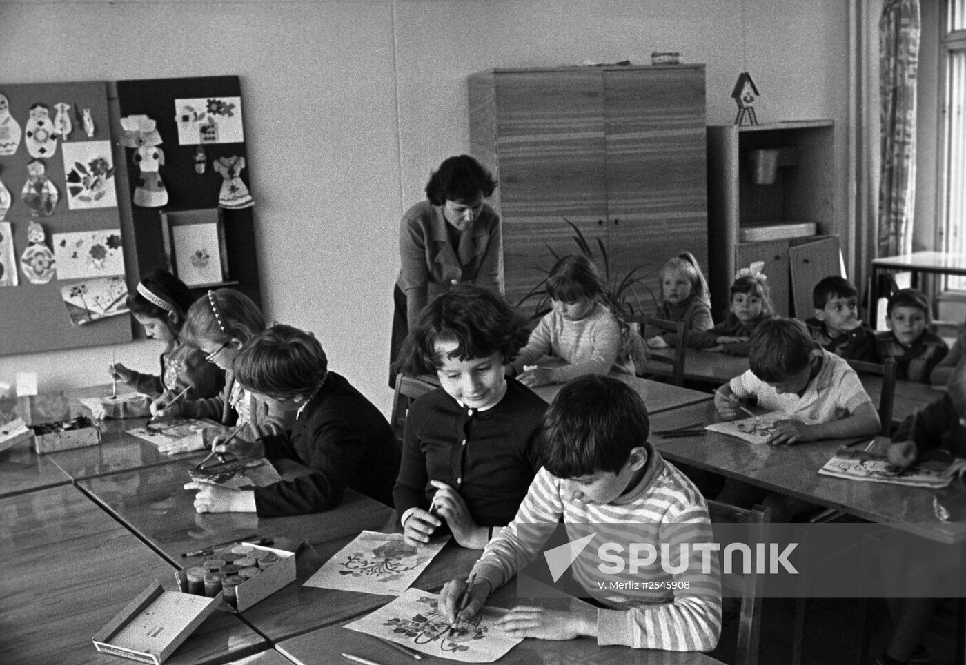 A drawing class Sputnik Mediabank