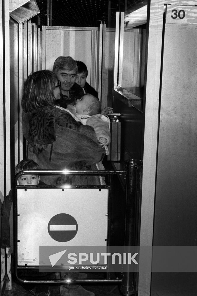Anatoly Dneprov with his family | Sputnik Mediabank