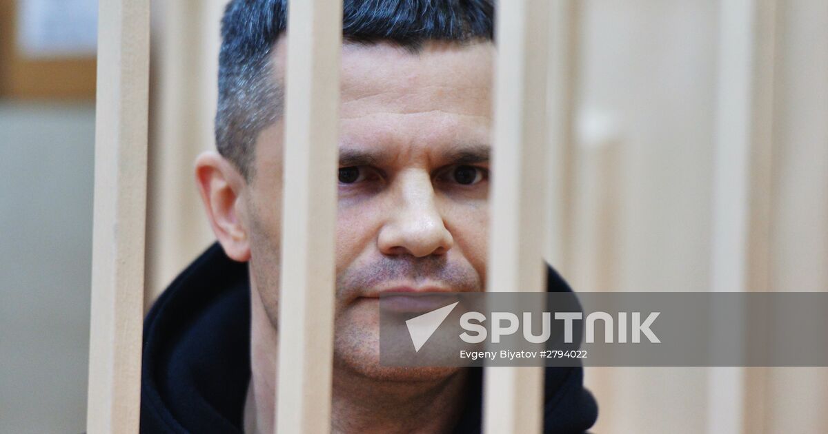 Court considers arrest warrant for Domodedovo airport chairman Dmitry