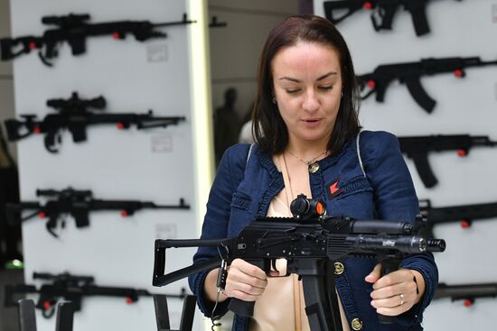 Kalashnikov Concern presents new inventions during Army 2017 Forum