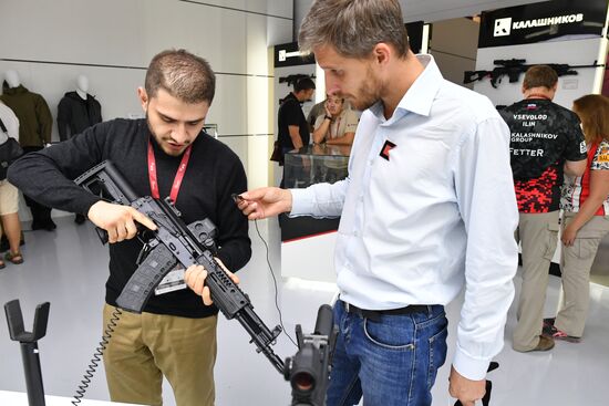 Kalashnikov Concern presents new inventions during Army 2017 Forum