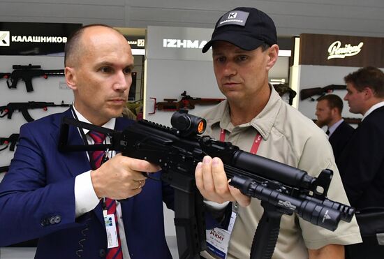 Kalashnikov Concern presents new inventions during Army 2017 Forum
