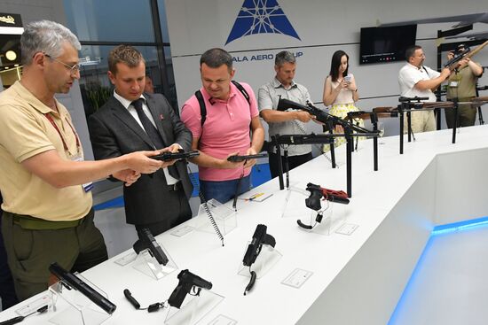 Kalashnikov Concern presents new inventions during Army 2017 Forum