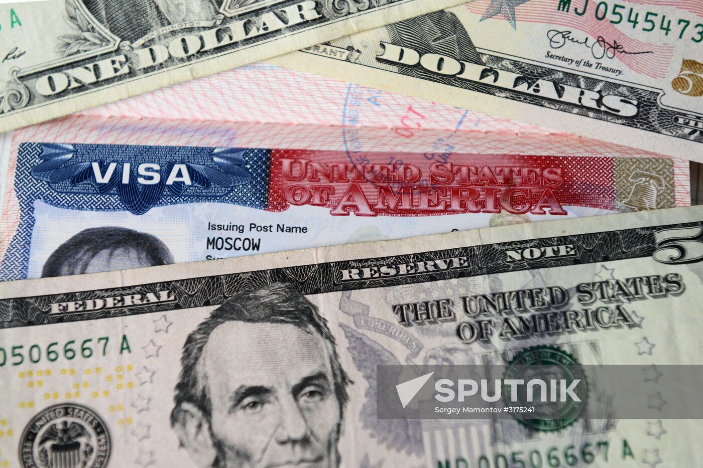 US suspends issue of non-immigration visas in Russia