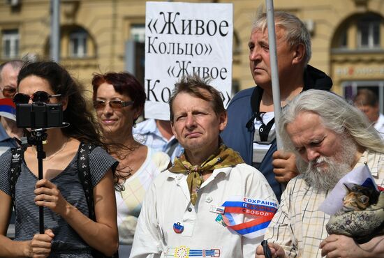 Rally marking 26th anniversary of August 1991 events
