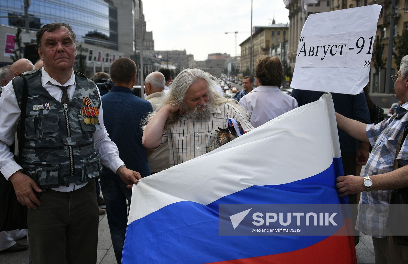 Rally marking 26th anniversary of August 1991 events