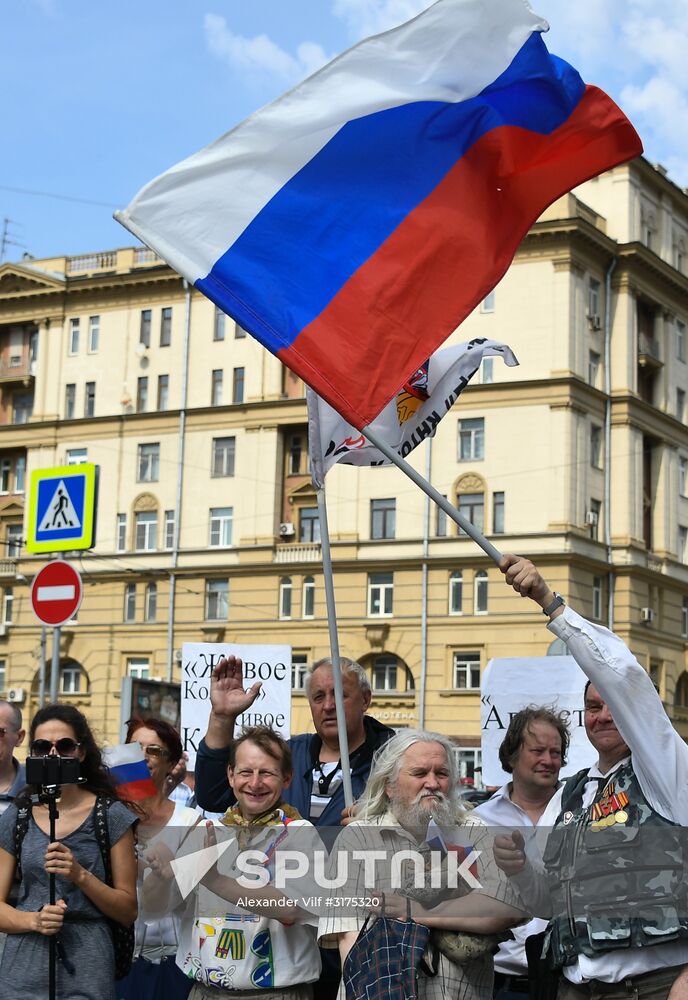 Rally marking 26th anniversary of August 1991 events
