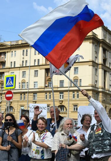 Rally marking 26th anniversary of August 1991 events