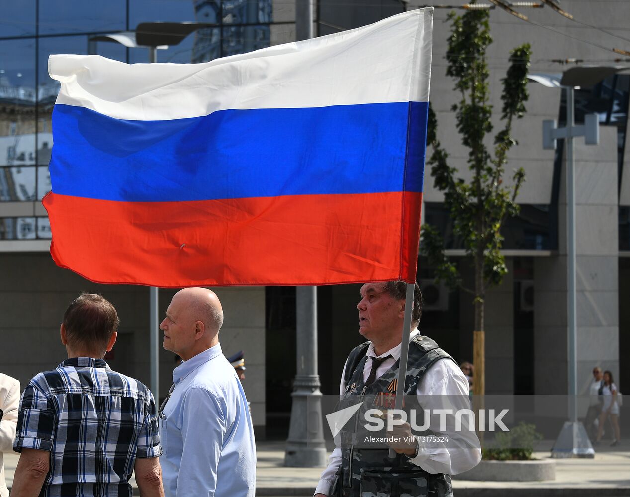 Rally marking 26th anniversary of August 1991 events