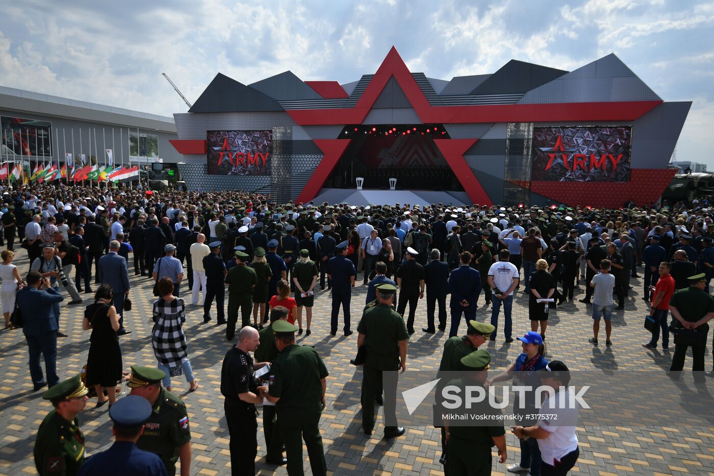 Army 2017 International Military-Technical Forum opens