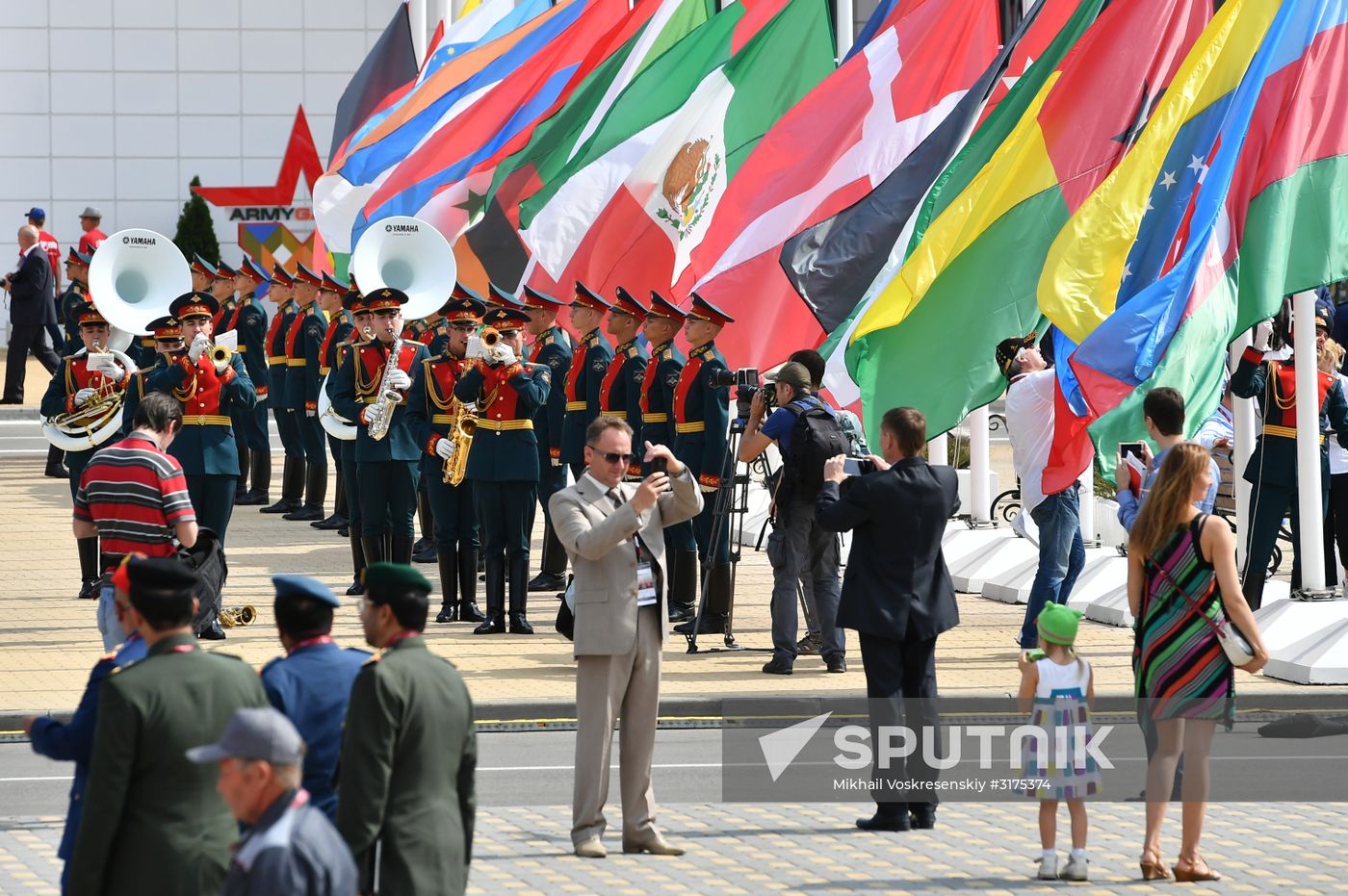 Army 2017 International Military-Technical Forum opens