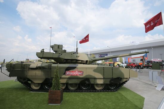 Army 2017 International Military-Technical Forum opens