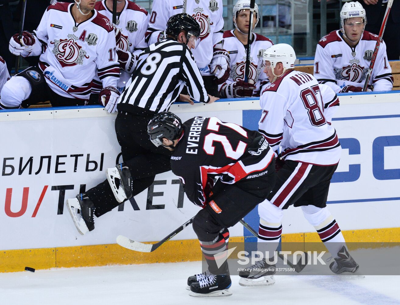 Kontinental Hockey League. Avangard vs. Dinamo Riga