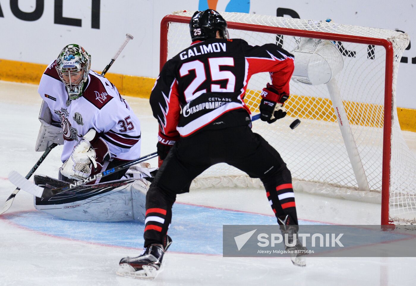 Kontinental Hockey League. Avangard vs. Dinamo Riga