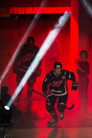 Kontinental Hockey League. Avangard vs. Dinamo Riga