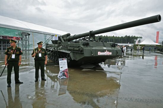 Army 2017 International Military-Technical Forum in Vladivostok. Day two