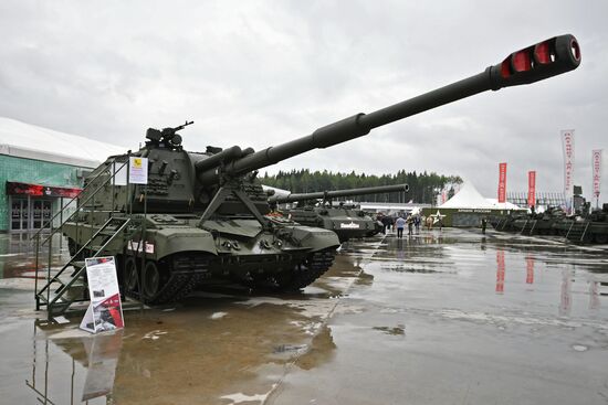 Army 2017 International Military-Technical Forum in Vladivostok. Day two
