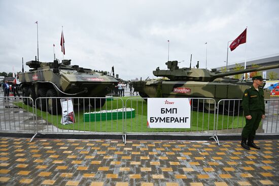 Army 2017 International Military-Technical Forum in Vladivostok. Day two