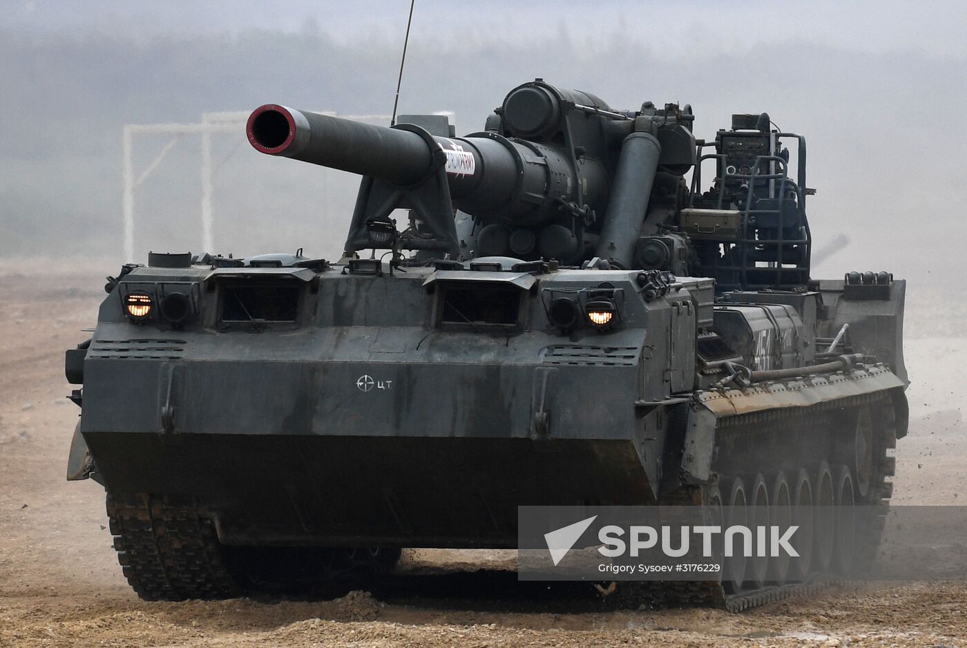 Army 2017 International Military-Technical Forum in Vladivostok. Day two