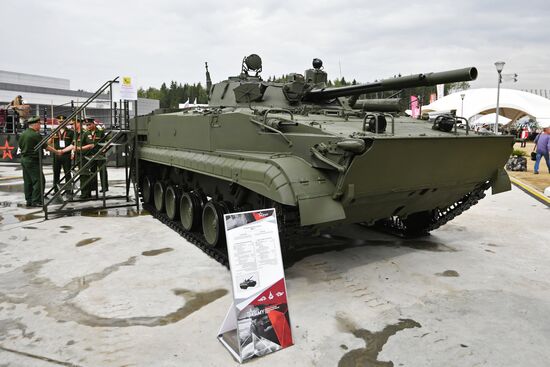 Army 2017 International Military-Technical Forum in Vladivostok. Day two