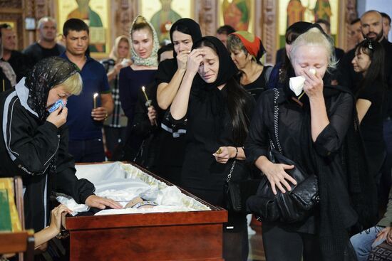 Paying last respects to world and Europe powerlifting champion Andrei Drachev in Khabarovsk