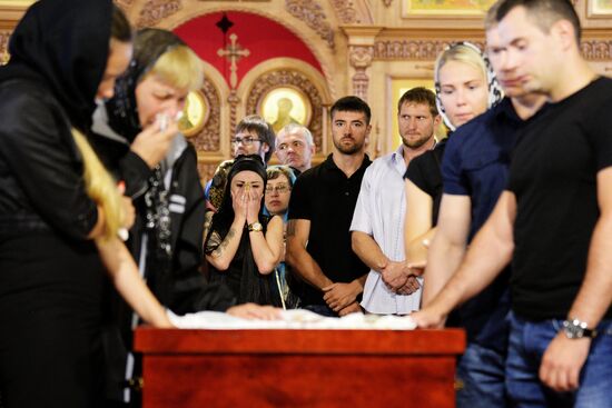 Paying last respects to world and Europe powerlifting champion Andrei Drachev in Khabarovsk