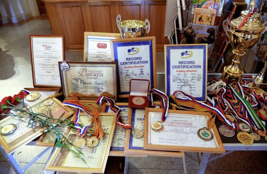 Paying last respects to world and Europe powerlifting champion Andrei Drachev in Khabarovsk