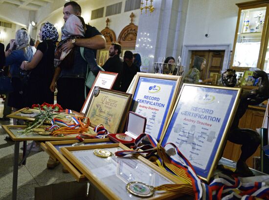 Paying last respects to world and Europe powerlifting champion Andrei Drachev in Khabarovsk