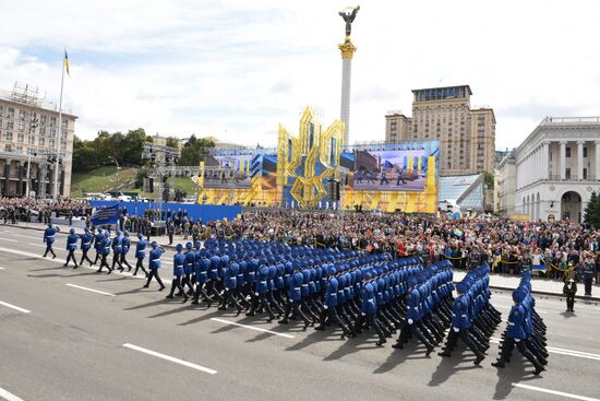 Parade to mark Independence Day in Kiev